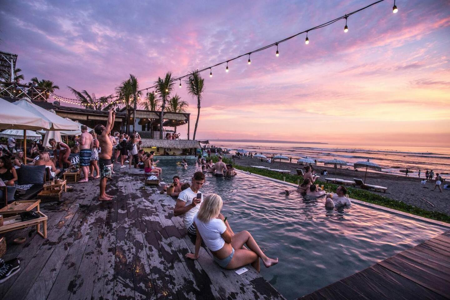 You Think You Know Canggu - Think Again! Stunning Large Luxxe 7Bed Villa Экстерьер фото